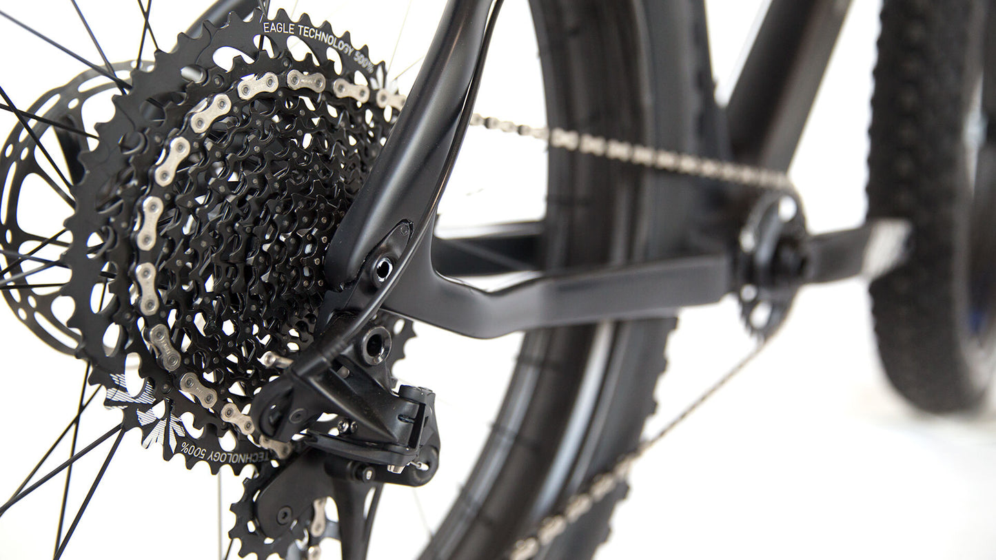 Salsa Beargrease Carbon GX Eagle 27.5 bike rear dropout drive side detail