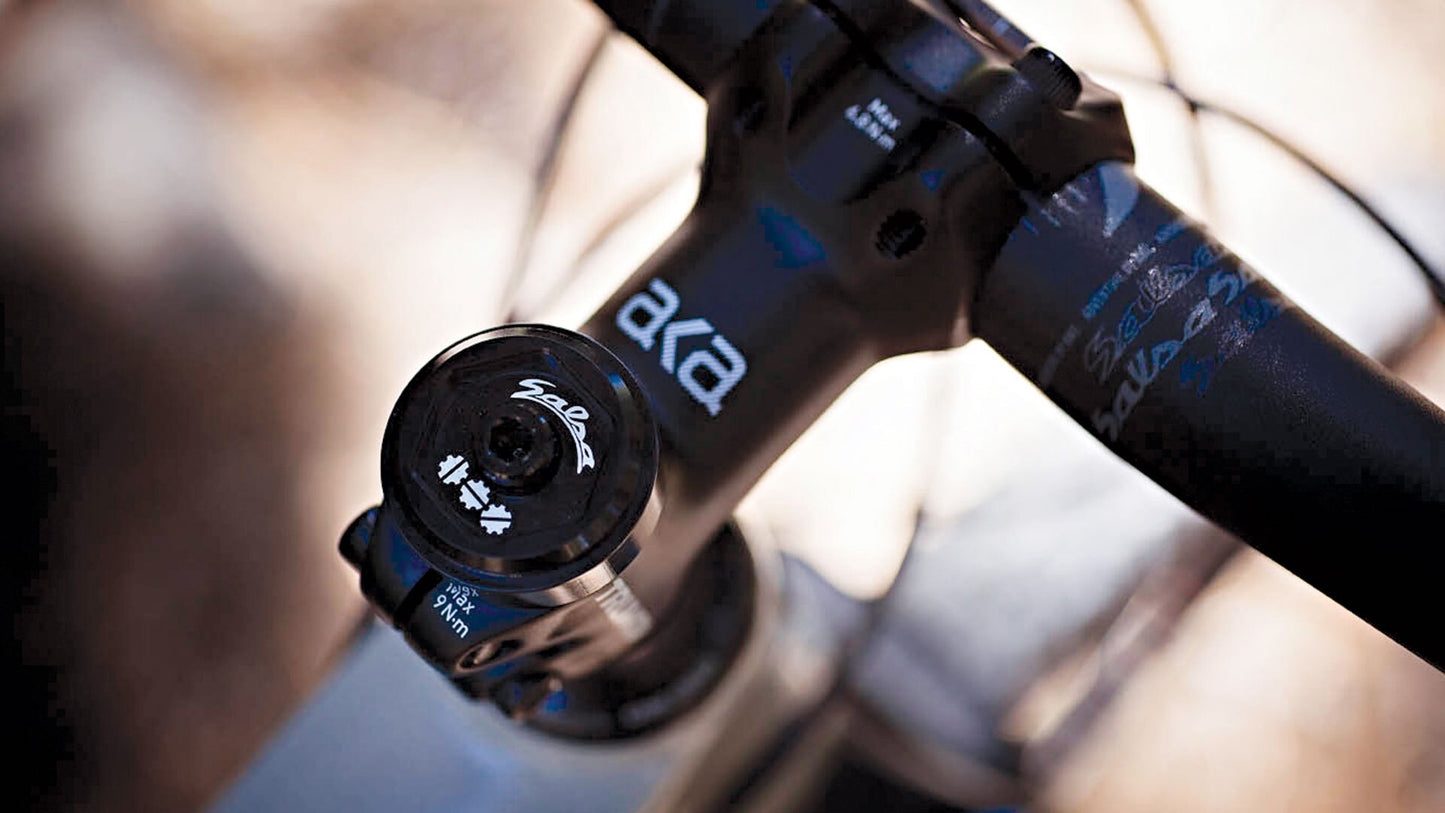 Salsa Horsethief Carbon GX1 bike tan color stem area focus