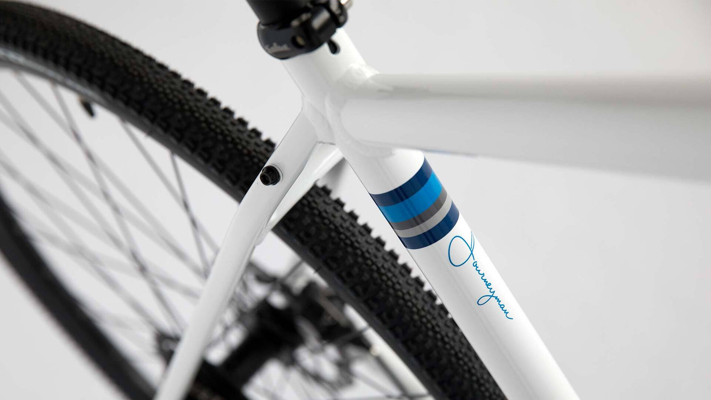 Salsa Journeyman Sora 700c bike white color seat tube area focus