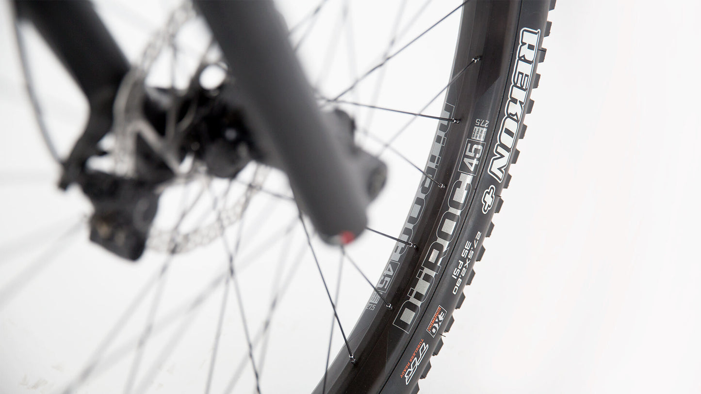 Salsa Timberjack SLX 27.5 bike yellow color front rim focus