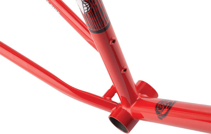Salsa El Mariachi 3 frame red color bottom bracket area focus