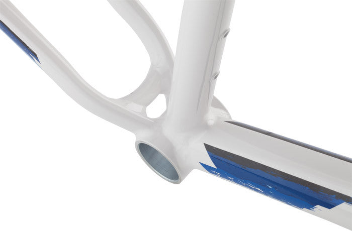 Salsa Mamasita frame white color bottom bracket area focus