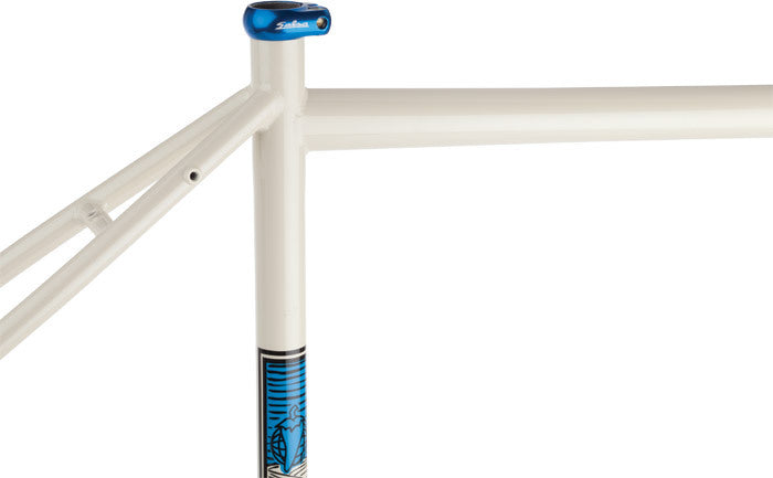 Salsa Vaya 2 frameset white color top tube and seat tube area focus