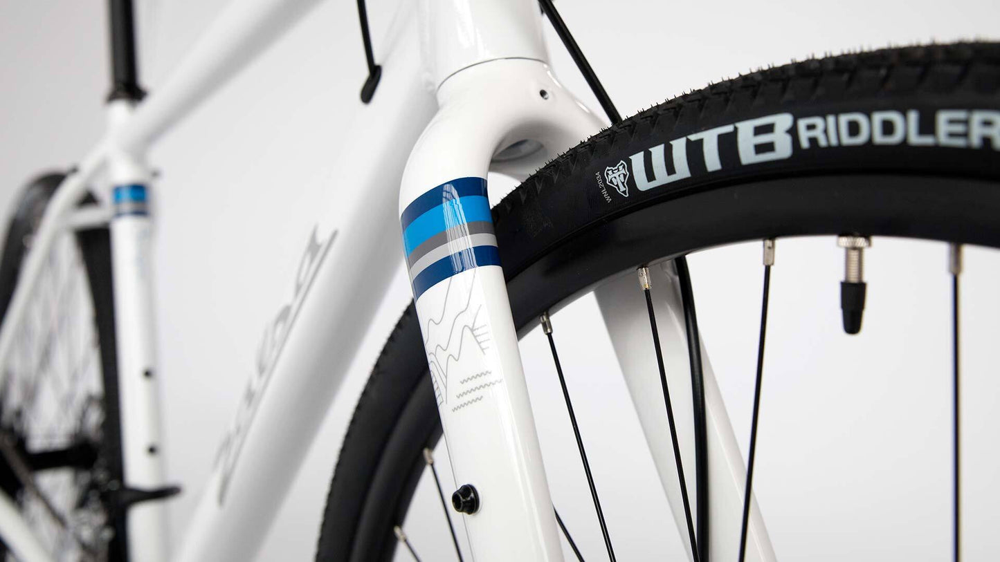 Salsa Journeyman Sora 700c bike white color fork area focus